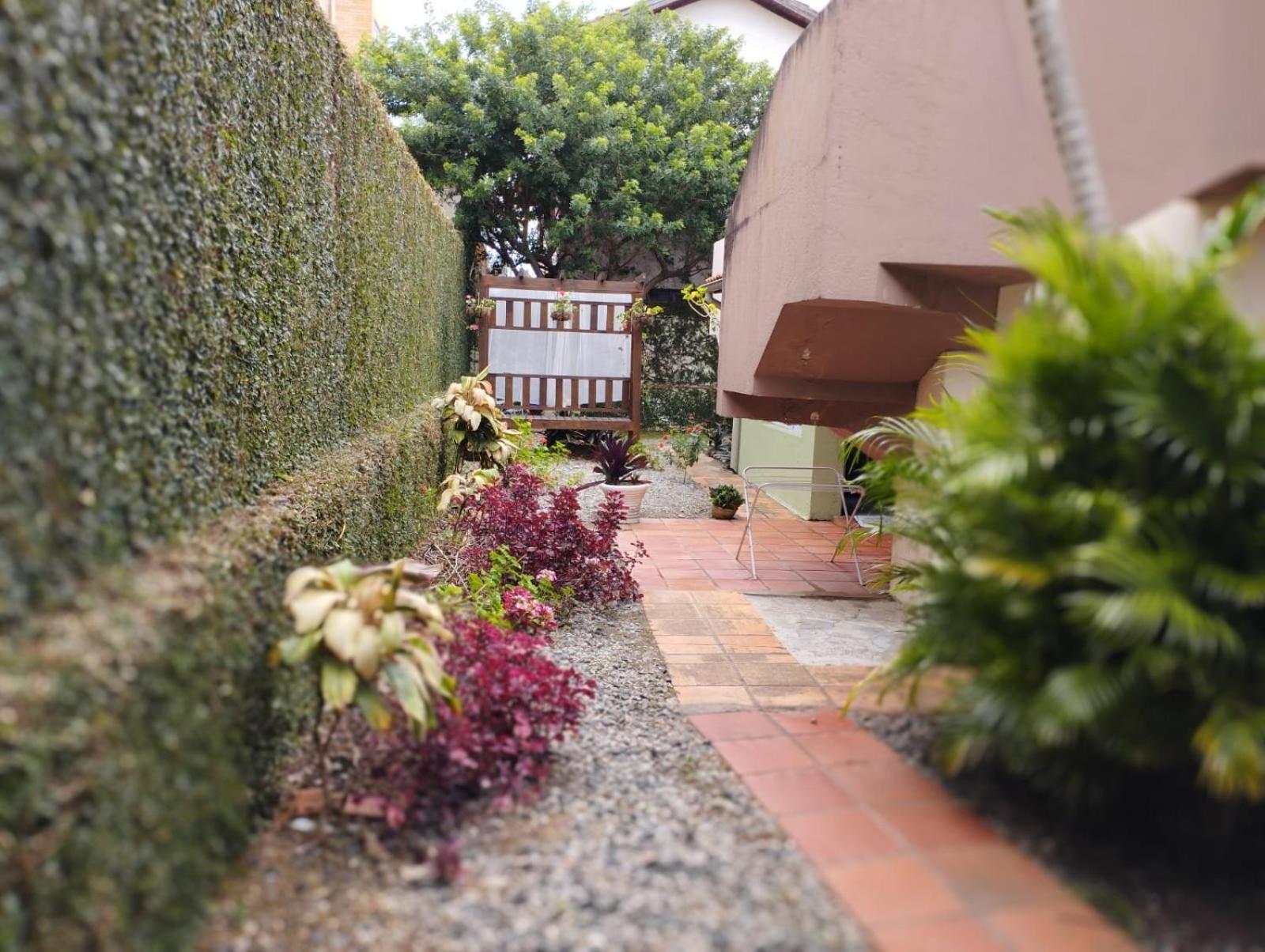 Charmoso Apto Com Clima De Casa Em Canasvieiras Florianopolis Luaran gambar
